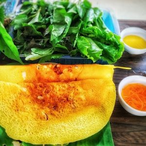 Hình ảnh: cây lá cách được ăn chung với bánh xèo